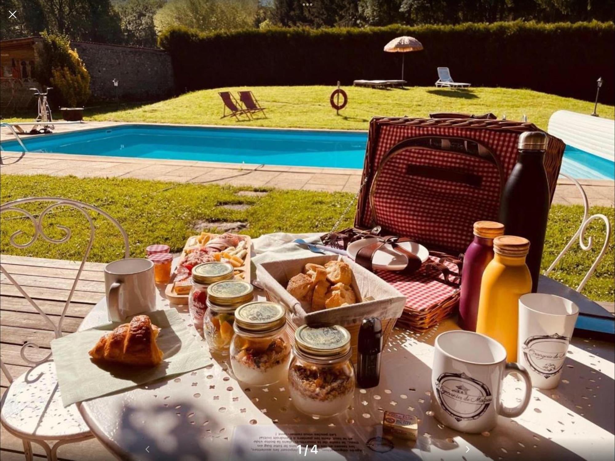 La Roulotte Deluxe De Malpas Bed and Breakfast Quingey Εξωτερικό φωτογραφία