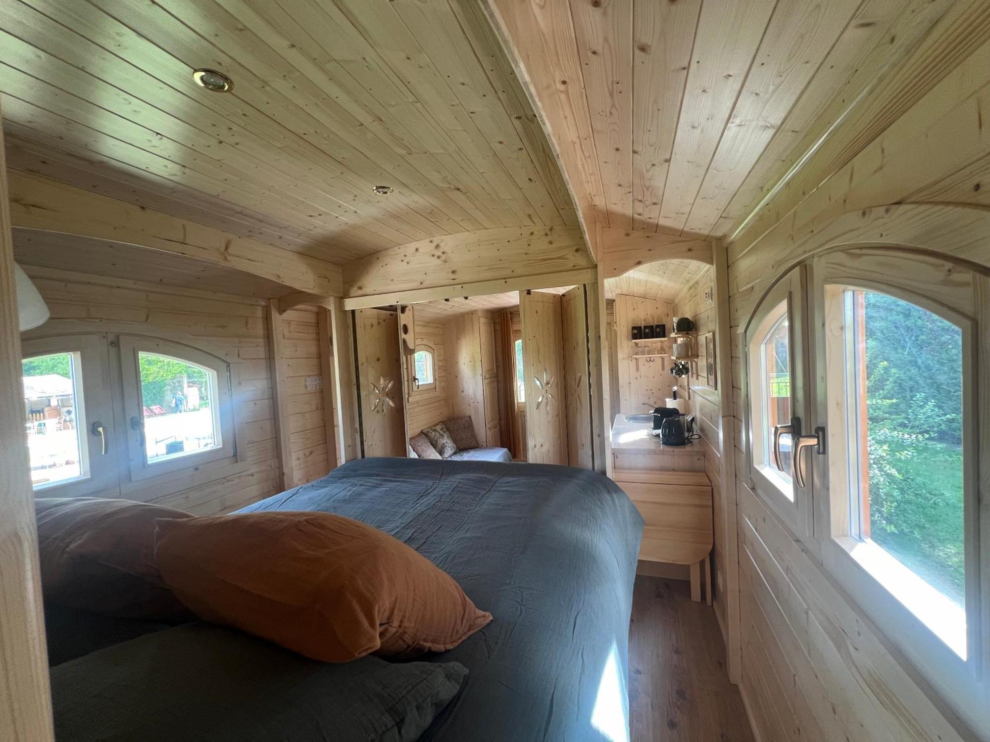 La Roulotte Deluxe De Malpas Bed and Breakfast Quingey Εξωτερικό φωτογραφία