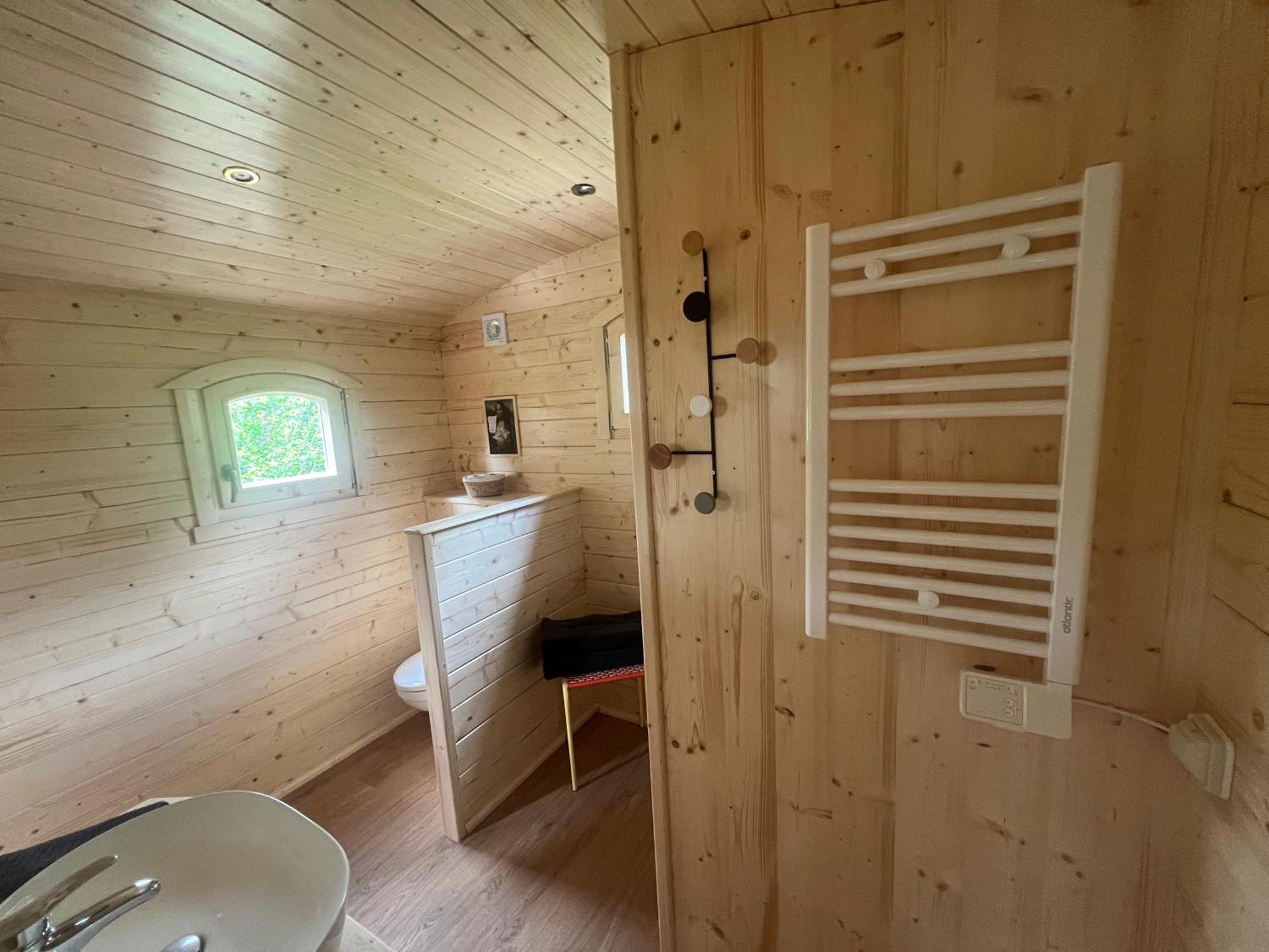 La Roulotte Deluxe De Malpas Bed and Breakfast Quingey Εξωτερικό φωτογραφία