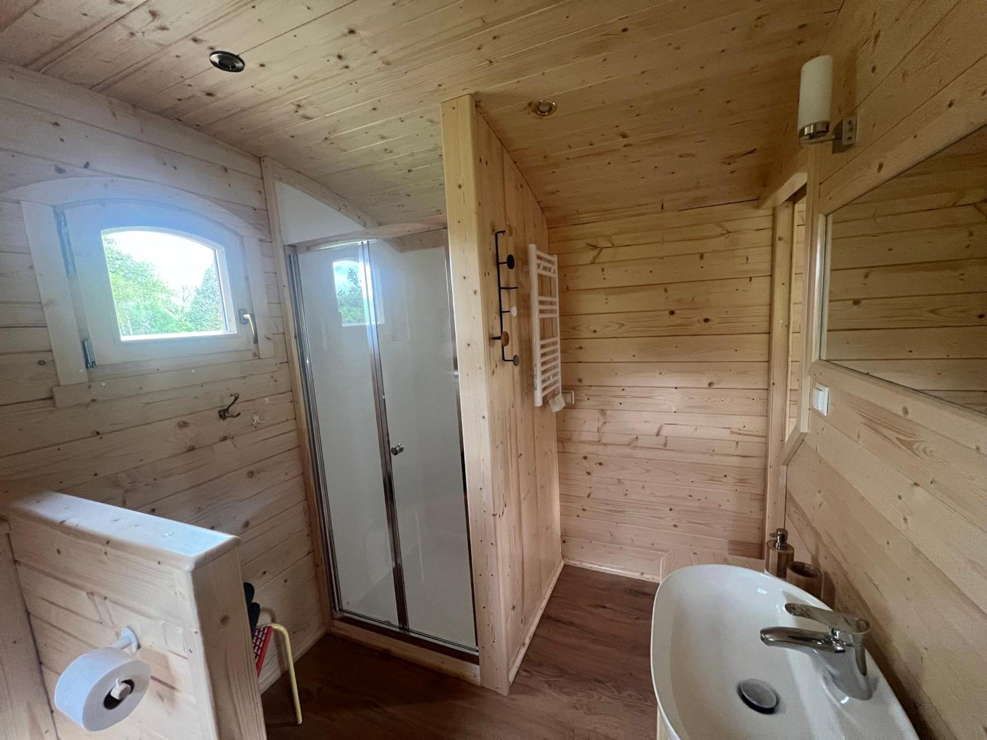 La Roulotte Deluxe De Malpas Bed and Breakfast Quingey Εξωτερικό φωτογραφία