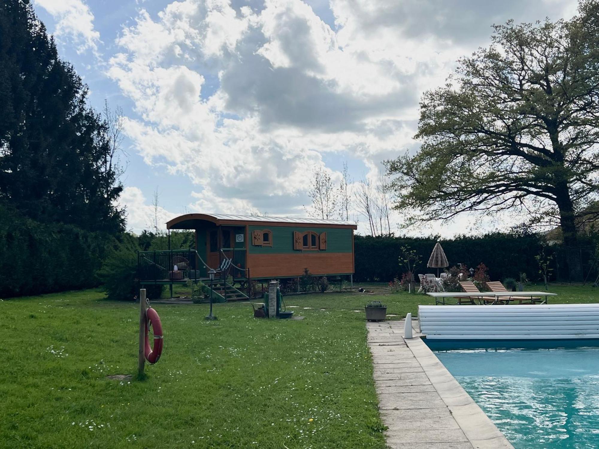 La Roulotte Deluxe De Malpas Bed and Breakfast Quingey Εξωτερικό φωτογραφία