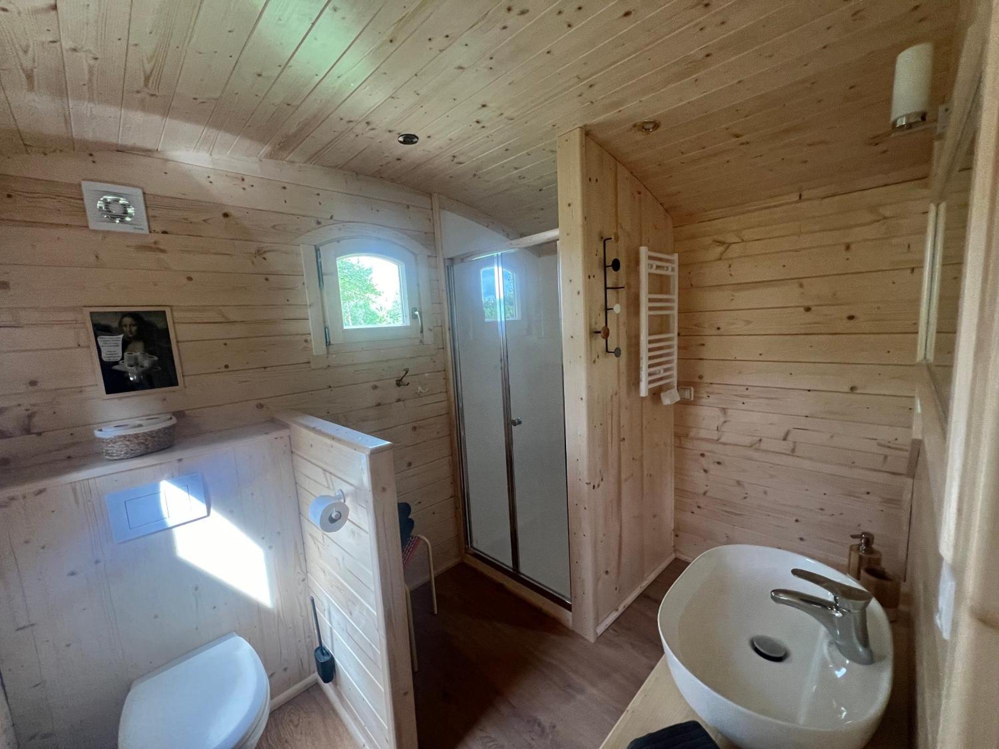 La Roulotte Deluxe De Malpas Bed and Breakfast Quingey Εξωτερικό φωτογραφία