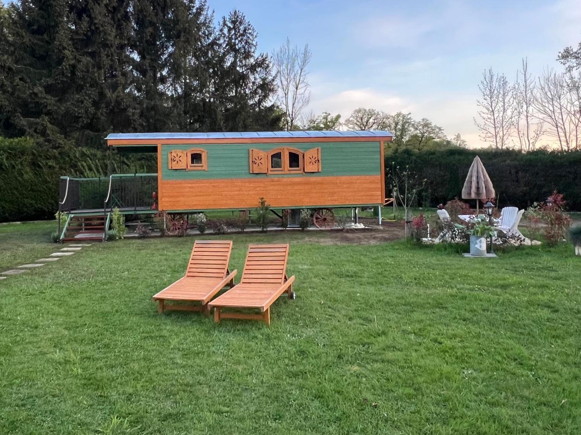 La Roulotte Deluxe De Malpas Bed and Breakfast Quingey Εξωτερικό φωτογραφία