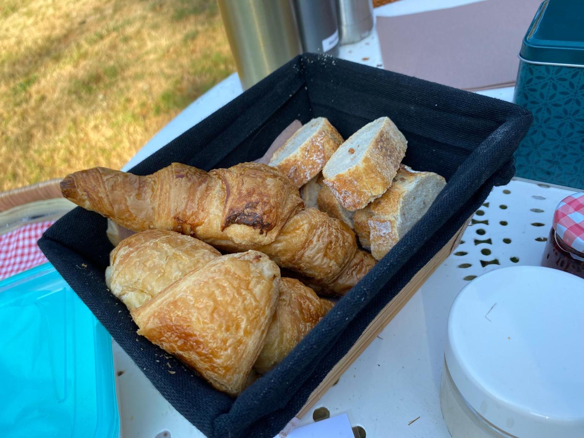 La Roulotte Deluxe De Malpas Bed and Breakfast Quingey Εξωτερικό φωτογραφία