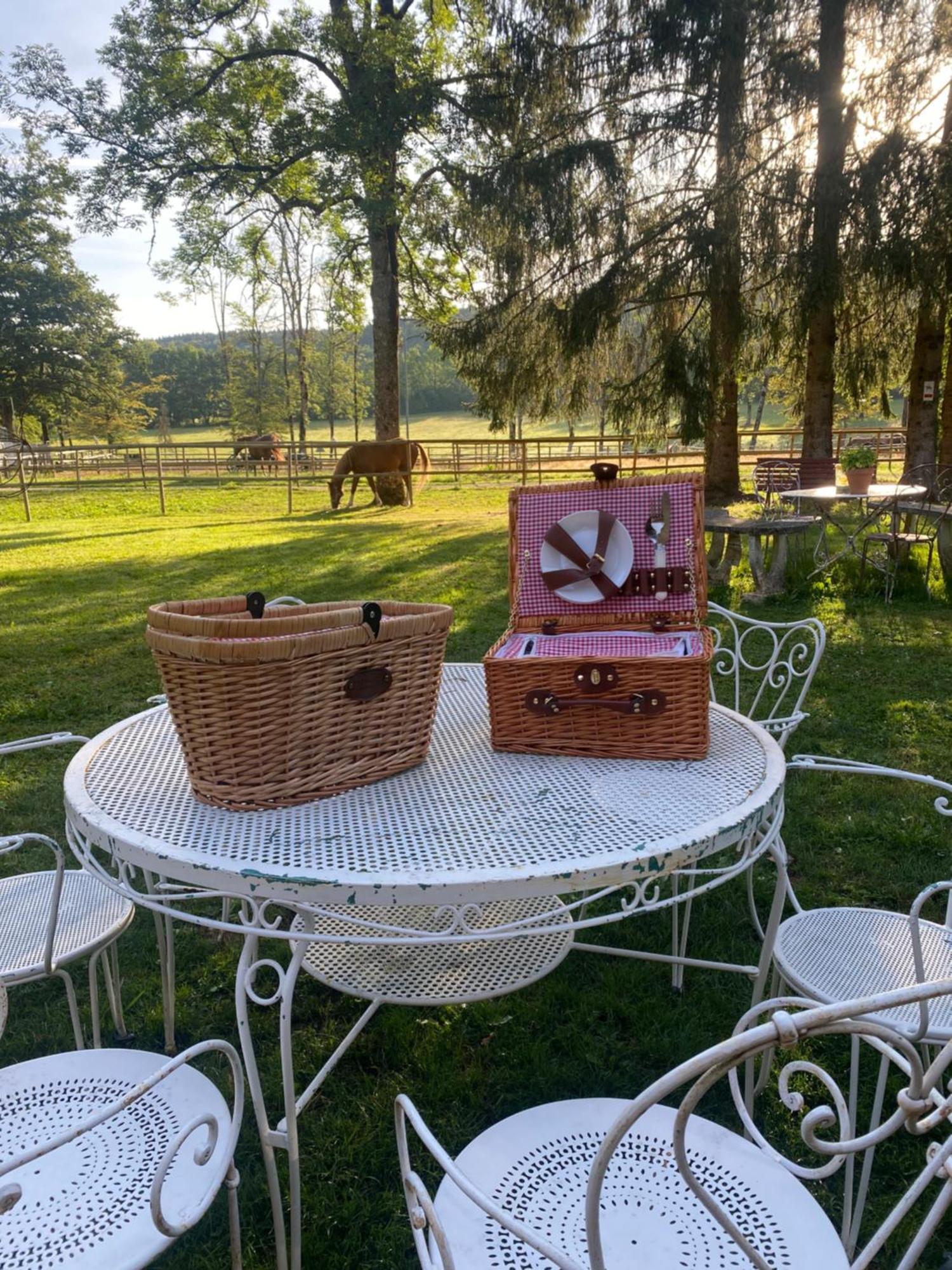 La Roulotte Deluxe De Malpas Bed and Breakfast Quingey Εξωτερικό φωτογραφία