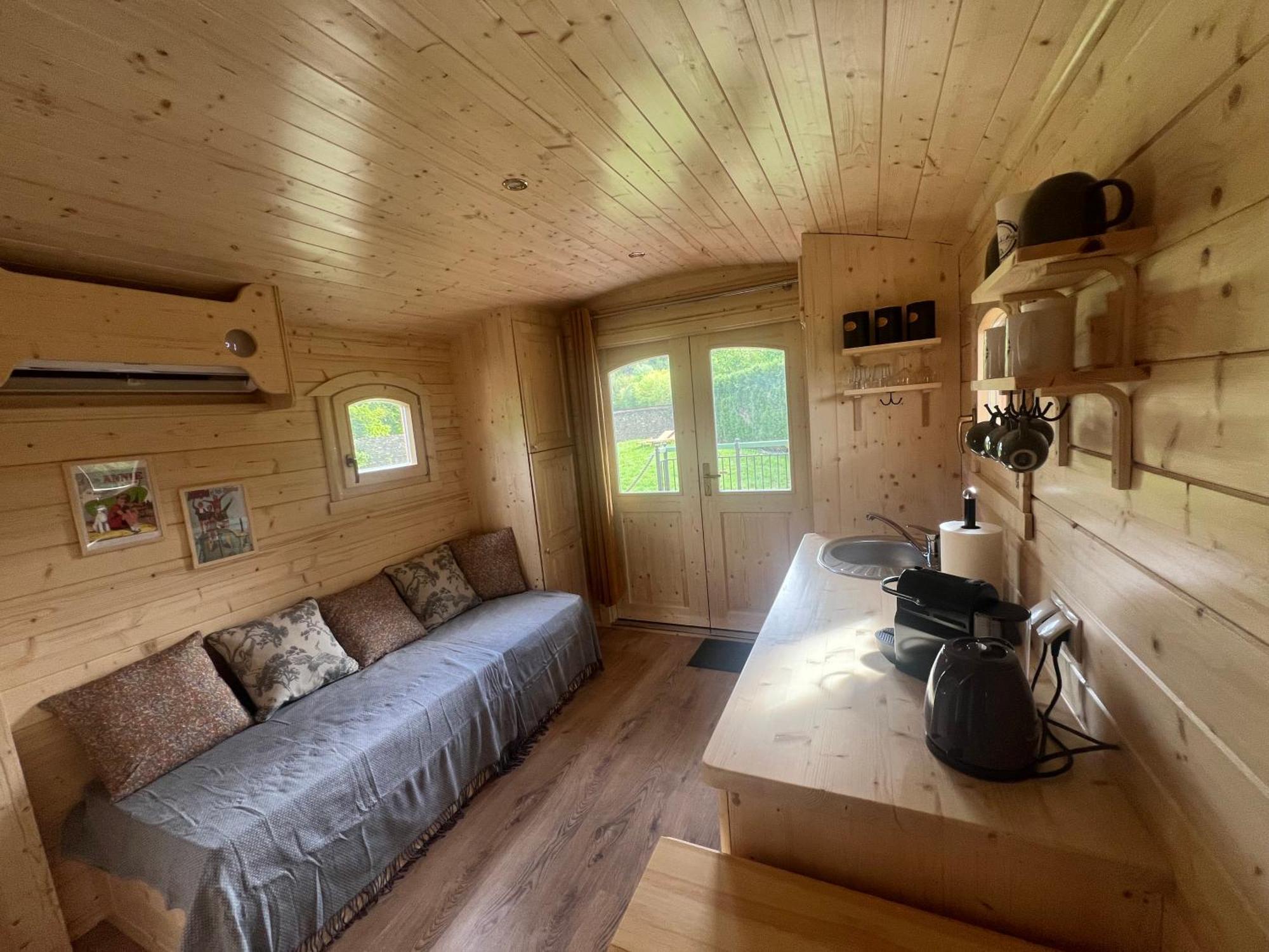 La Roulotte Deluxe De Malpas Bed and Breakfast Quingey Εξωτερικό φωτογραφία