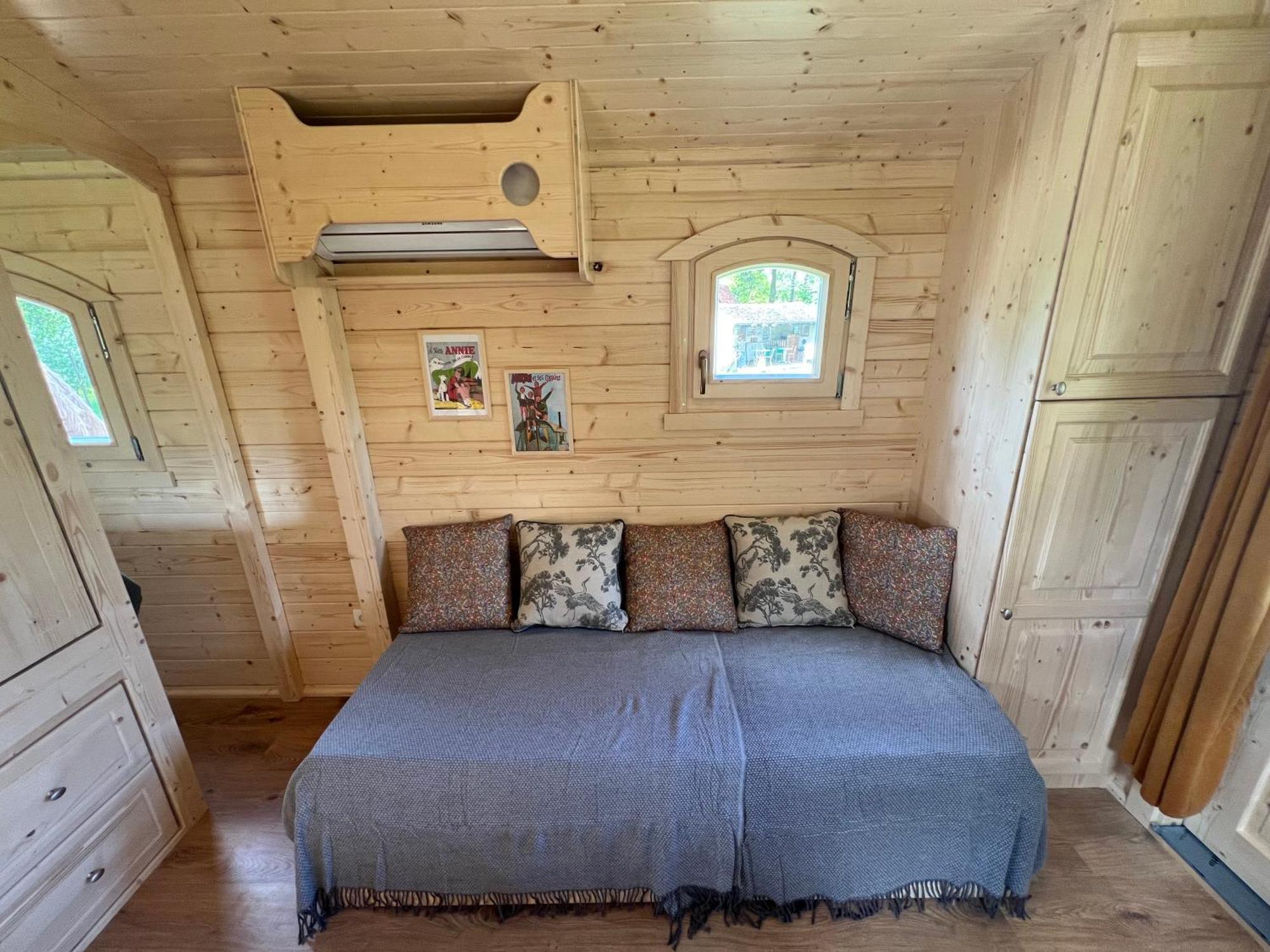 La Roulotte Deluxe De Malpas Bed and Breakfast Quingey Εξωτερικό φωτογραφία